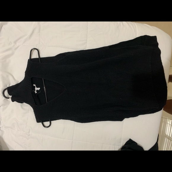 BCBG Mock-neck knit top - Picture 3 of 4